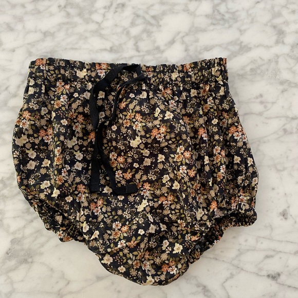 Jamie Kay Black Floral Outfit - Picture 4 of 4